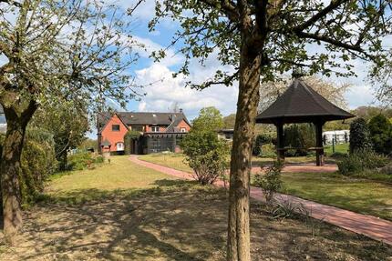 Zweifamilienhaus mit Balkon, Doppelgarage und grossem Grundstück - Haltern am See