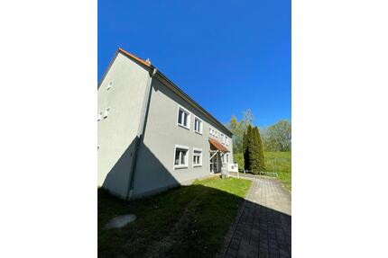 Schöne 3-Zimmer-Wohnung mit 2 Stellplätzen zu vermieten - Speichersdorf