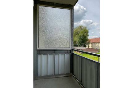 Mit Balkon und Blick ins Grüne und zwei Monate kaltmietfrei. - Bad Lauchstädt