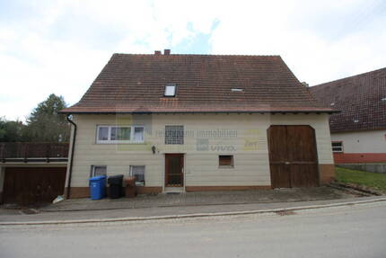 Provisionsfrei! Freistehendes Wohn-und Wirtschaftsgebäude mit Stall und Garage in 72355 Schömberg-Schörzingen - Schömberg- Schörzingen