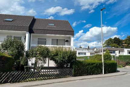Von privat: Großes Reiheneckhaus + Garage in Affalterbach