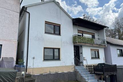 Gepflegtes Wohnhaus mit Panoramablick und Entwicklungspotenzial - Niederhausen an der Appel
