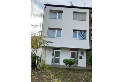 Einfamilienhaus 6 Zimmer in Neuss Norf zu vermieten