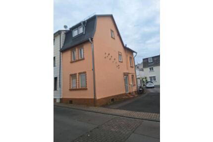 Kleines Haus mit Nebengebäude und Garage - Bad Ems