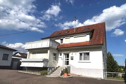 Worndorf - 2 Familien-Haus - XXL Garagen - Großes Grundstück - Neuhausen