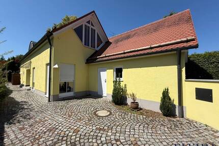 ELVIRA - Grünwald - weitläufiges Grundstück mit zwei Einfamilienhäusern