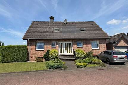 Haus zum Kaufen in Hövelhof 449.000,00 € 264 m²