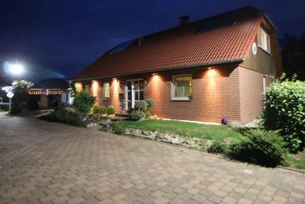 Großzügiges Ein-Zweifamilienhaus in ruhiger Lage von Ohndorf - Haste