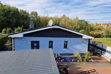 EINFAMILIENHAUS MIT WINTERGARTEN, KAMIN UND FUßBODENHEIZUNG AM RANDE VON CHEMNITZ - Hartmannsdorf