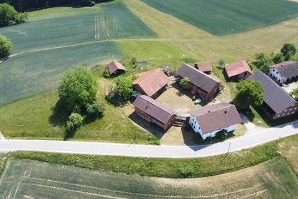 Vierseithof mit über 3,5 Hektar Grund in Simbach am Inn! - Simbach a.Inn