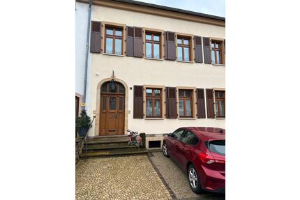 4-ZKB im schönen Bauernhaus - 850,00&nbsp;EUR Kaltmiete, ca.&nbsp; 100,00&nbsp;m&sup2; in Saarlouis (PLZ: 66740)