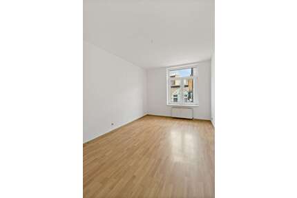 Wohnung zum Mieten in Halle 632,00 € 79 m²