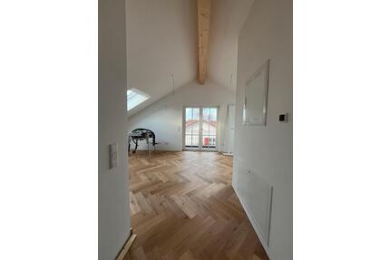 Helle Neubau-DG Wohnung ab 01.05. in 82390 Eberfing - München Altstadt-Lehel