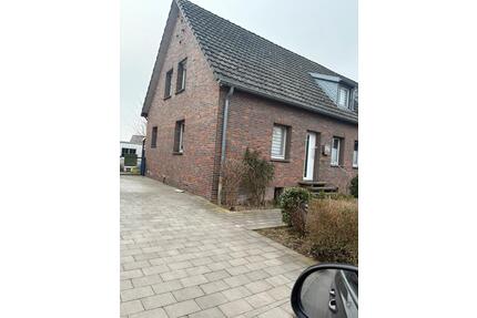 DHH in Emmerich- Vrasselt - 1.100,00&nbsp;EUR Kaltmiete, ca.&nbsp; 110,00&nbsp;m&sup2; in Emmerich am Rhein (PLZ: 46446)