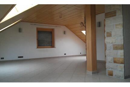 Dachgeschosswohnung - 700,00&nbsp;EUR Kaltmiete, ca.&nbsp; 70,00&nbsp;m&sup2; in Oberaurach (PLZ: 97514)