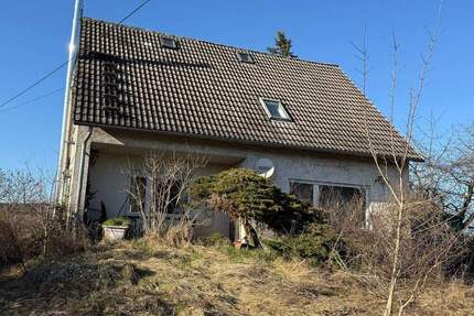 Ihr Pferd dort, wo Sie wohnen ! Renovierungsbed. EFH mit 2300 m² Grund - Lonnerstadt Mailach