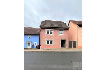 Preiswerte Immobilie sucht junge Familie | Mehrgenerationenhaus mit Garten | Zentrale Ortslage mit guter Infrastruktur | Herrliche Umgebung! - Uhlstädt-Kirchhasel