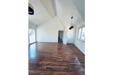 Charmante 3 Zimmer DG + Dachboden Wohnung - Ditzingen