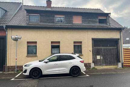 Ein- bis Zweifamilienhaus mit großem Grundstück in Hagsfeld! - Karlsruhe