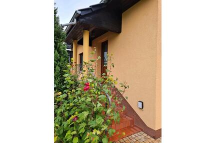 71 qm DG Wohnung, Tageslichtbad, Terrasse, Carport - Eilenburg