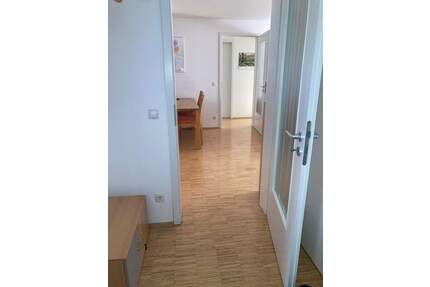 Moderne 4-Zimmer-Wohnung in ruhiger Lage mit Süd-Balkon, TOP-Infrastruktur und U-Bahn-Nähe - München Hadern