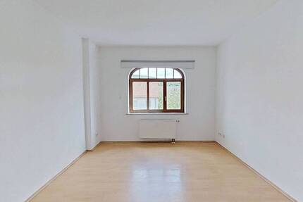 Großzügige 4-Zimmer-Wohnung mit BALKON und Wannenbad - Freital