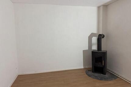 Neu sanierte 2,5 Zimmerwohnung - 400,00&nbsp;EUR Kaltmiete, ca.&nbsp; 60,00&nbsp;m&sup2; in Hötensleben (PLZ: 39393)