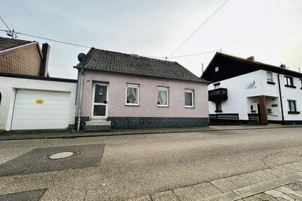 Ein Haus mit Herz. Fast freistehend, voller Charme & mit Platz für neue Ideen - Ihr Domizil in Dudweiler - Saarbrücken