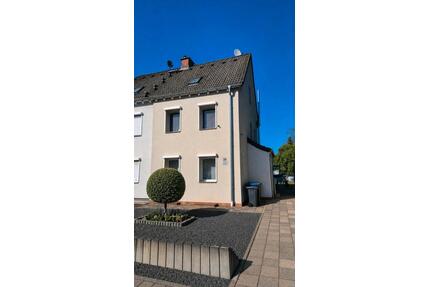 Doppelhaushälfte mit Doppelgarage, großem Garten, viel Platz - Bergheim