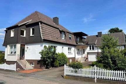 Renoviertes, großes Ein- bis Zweifamilienhaus in der Ortslage von Waldeck-Sachsenhausen