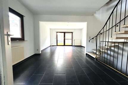 Haus zum Mieten in Ludwigsburg Poppenweiler 1.630,00 € 117 m² - Ludwigsburg / Poppenweiler