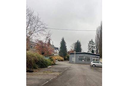 Gewerbeeinheit auf einem großen zentral gelegenen Grundstück in Wadgassen zu verkaufen