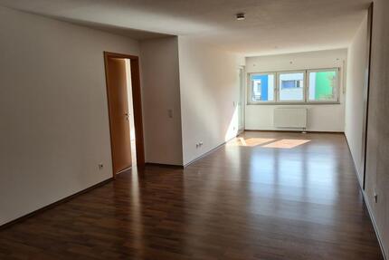 2 Zi WHG 66m²,EBK,Balkon + TG, Bad mit seperater Wanne + Fenster - Neumarkt in der Oberpfalz Altenhof
