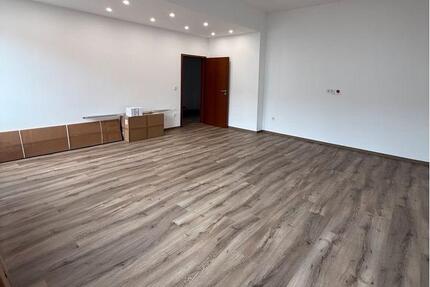 Neu sanierte 4 Zimmer Wohnung - 130qm - zentral - Nur ab sofort - Groß-Zimmern