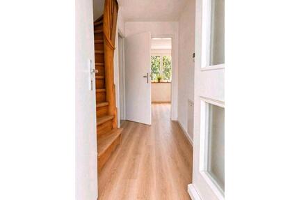 Frisch saniertes Reihenhaus in Esslingen Pliensauvorstadt - Esslingen am Neckar