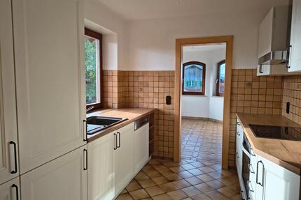 Schöne lichtdurchflutete Etagenwohnung mit großem Balkon u. Erker - Tittmoning