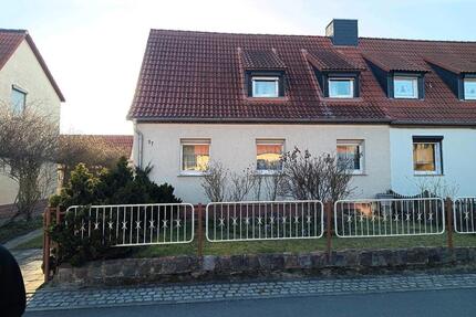 Doppelhaushälfte in ruhiger Lage mit Garten und Anbauten - Bitterfeld-Wolfen