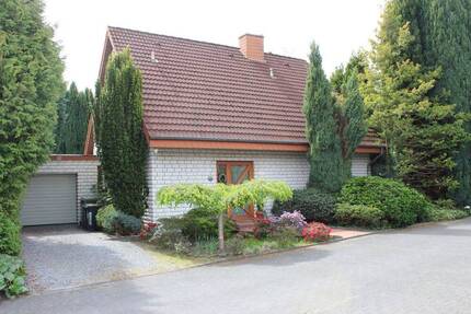 *** Sehr schönes, freistehendes Einfamilienhaus mit Garage, Terrasse und Garten in Enger ***
