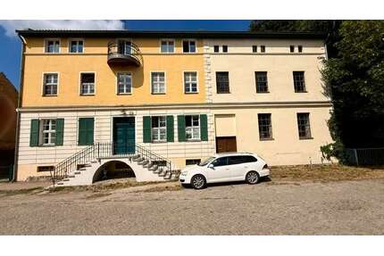Haus zum Kaufen in Golzow 380.000,00 € 329 m²