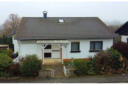 Ihr Eigenheim! 8-Zimmer-Haus mit Kamin, Wintergarten, Balkon und Terrasse - Dietzhölztal / Steinbrücken