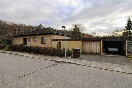 Einfamilienhaus mit Vollkeller und Sauna in Altenholz-Klausdorf - renovierungsbedürftig