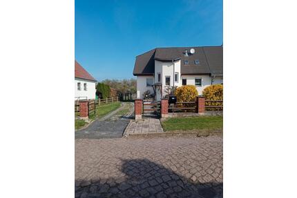 Haus mit 290m² Fläche zum Wohnen sowie für Hobby und Beruf - Teutschenthal