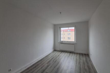 Anfragen NUR per E-Mail. Günstige 3-Zimmer Wohnung in der Nähe Geestebogen. - Bremerhaven Mitte