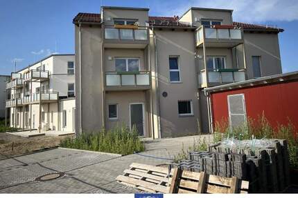 Wohlfühlwohnung mit Terrasse und moderner Ausstattung im Erstbezug! Rollstuhlgerecht! - Arnsdorf