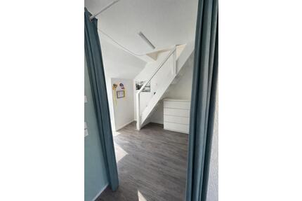 Helle und zentrale 3 Zimmer Dachgeschosswohnung zu vermieten - Eislingen (Fils)