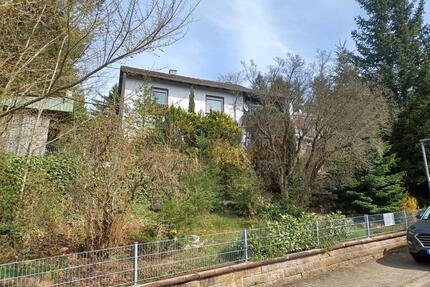 Ein-Zweifamilienhaus - 135.000,00&nbsp;EUR Kaufpreis, ca.&nbsp; 140,00&nbsp;m&sup2; in Waldfischbach-Burgalben (PLZ: 67714)