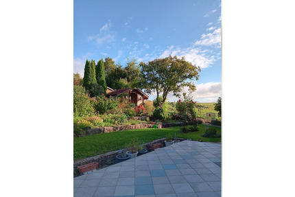 Großes, gepflegtes und freistehendes Einfamilienhaus mit Einliegerwohnung in Waigolshausen, OT