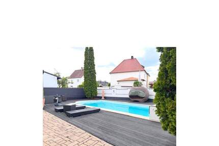 freistehendes EFH mit großen Gartengrundstück und Pool zu verkaufen - Straubing