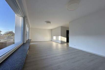 RESERVIERT - Helle 4½-Zimmer-Wohnung (ca. 101 m²) mit Terrasse + Garage *PROVISIONSFREI* - Freiberg Beihingen