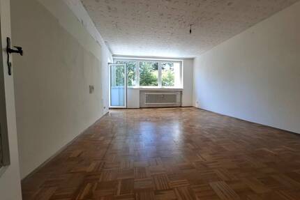 Erbpacht: Renovierungsbedürftig, frei, hell, 3-Zi. in 85540 Haar